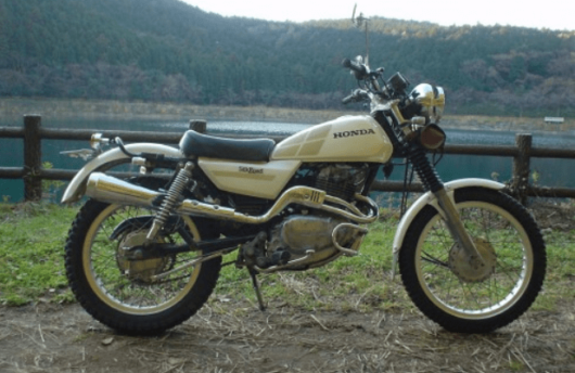 ホンダ シルクロード自然を眺めて楽しむトレッキングバイク Moto Fan R