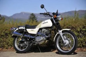 ホンダ シルクロード自然を眺めて楽しむトレッキングバイク Moto Fan R